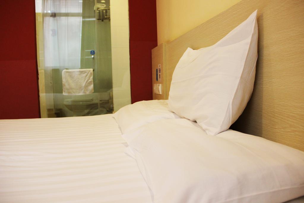 Hanting Express Wuhan Jiang Han Road Walking Street Chambre photo